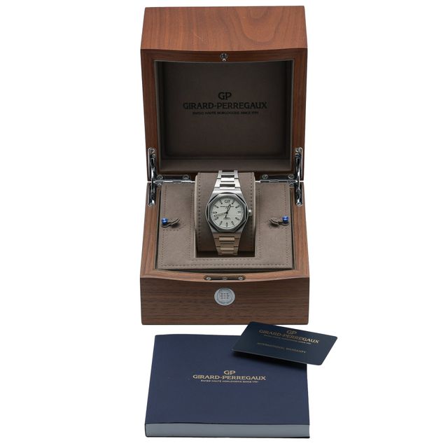 Girard Perregaux Laureato 81000-11-131-11A Image 5